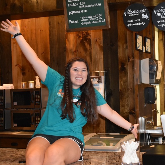 Meet your Posher, Britney - Picture 1 of 1